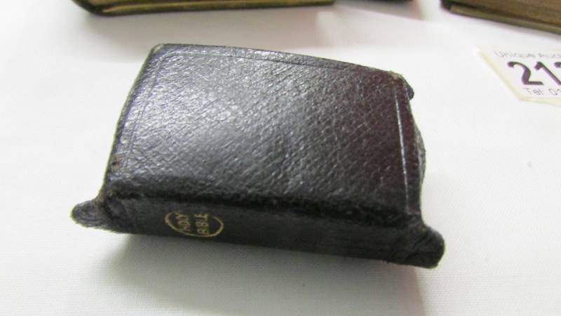 A Victorian velvet box with brass fittings containing two 19th century books of prayer, - Image 4 of 10