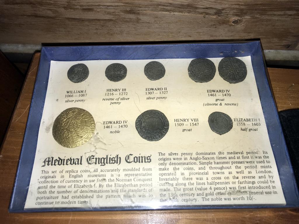 Kents cavern and Cheddar minerals and 4 Liverpool hall of fame medallions etc. - Image 6 of 7