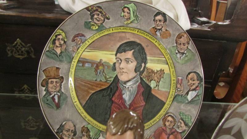 A Royal Doulton Robert Burns collector's plate and figure together with a Robert Burns glass plate - Image 2 of 5