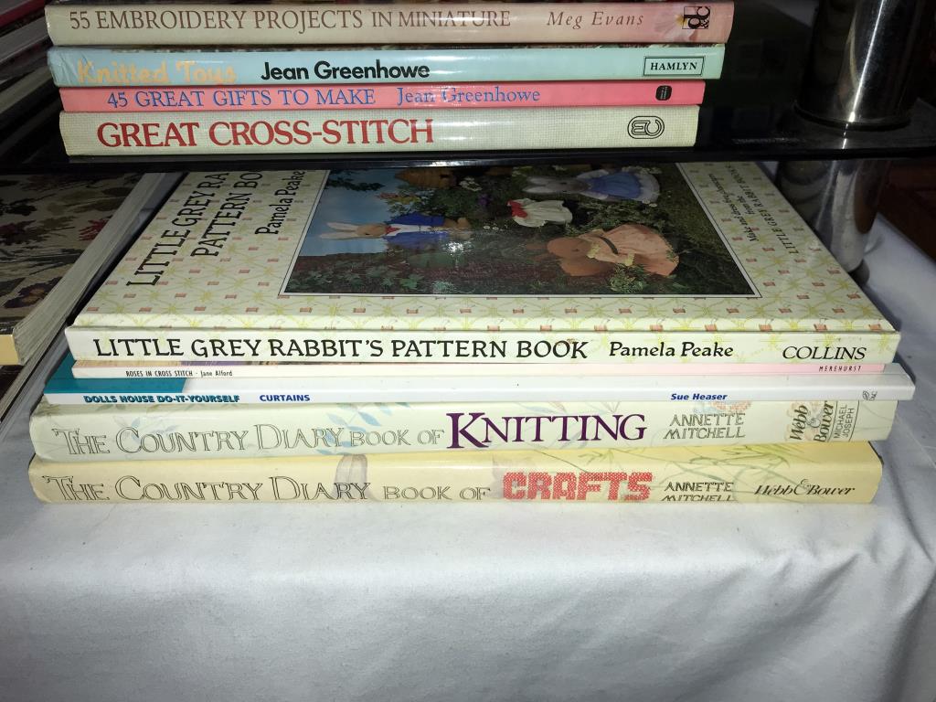 A good lot of craft books etc, including embroidery, knitting, - Image 4 of 5