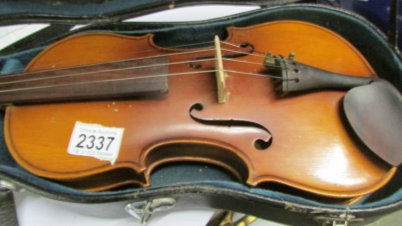 An old cased violin. - Image 2 of 2
