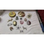 A mixed lot including Stratton compact, brooches etc.