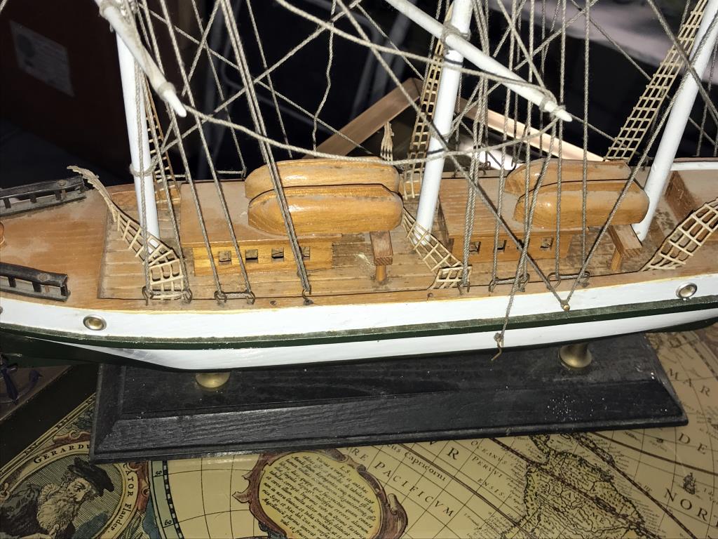 A plastic model kit assembled of a 1914 Dennie fire engine and a model of a sailing ship - Image 3 of 5