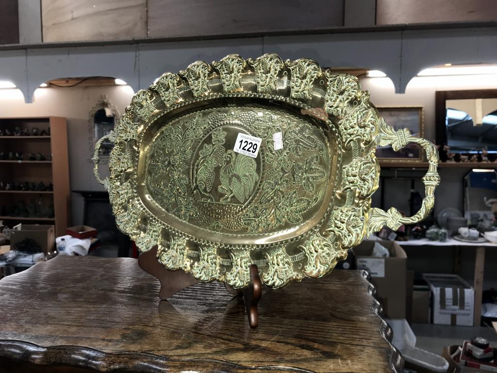 A lovely decorative brass tray - Image 2 of 2