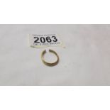 An 18ct gold ring, a/f (split), 2.1 grams.