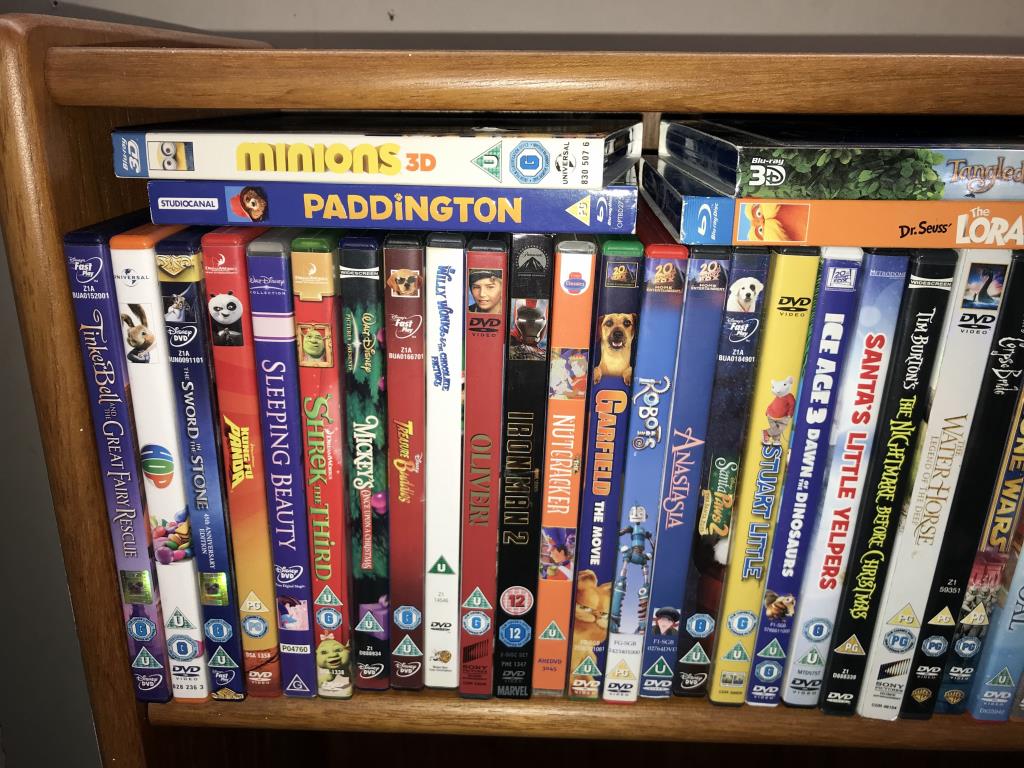 A good lot of children's DVD's including Disney plus 7 Blu-ray - Image 2 of 4