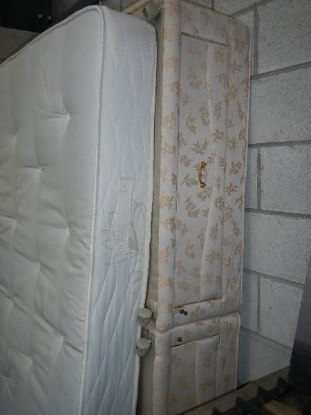 A clean king size (5ft) divan with 'Sleepmaster' mattress. - Image 3 of 3