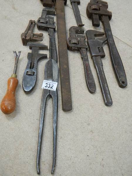 A good selection of Stilsons (some Record) and other tools. - Image 2 of 2