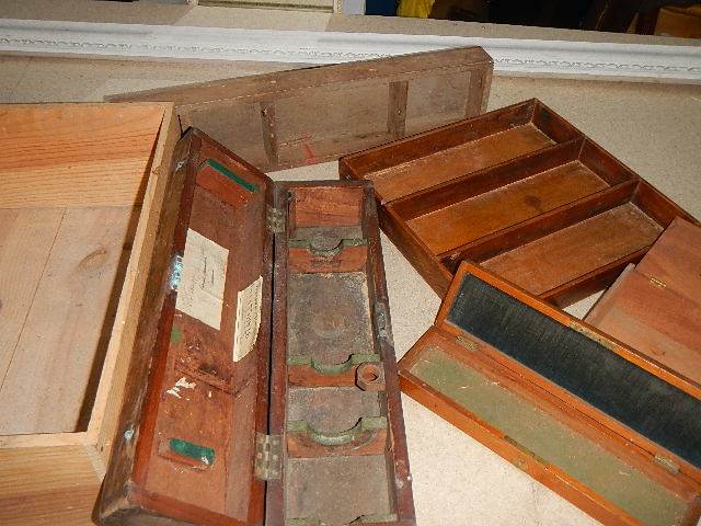 A good selection of wooden boxes and trays including some advertising. - Image 6 of 6