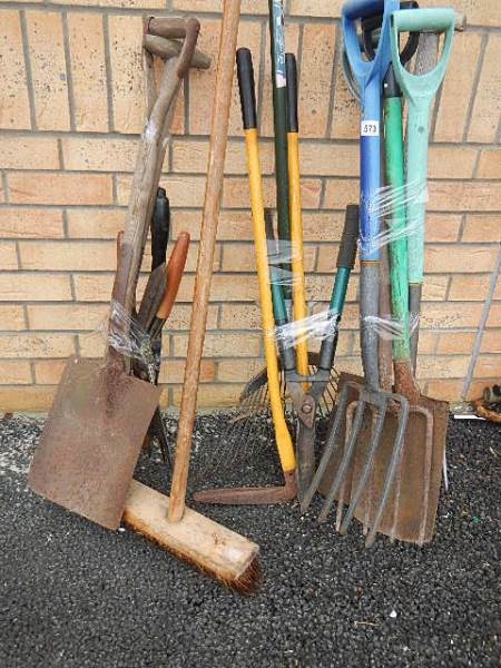 A good lot of garden tools. - Image 2 of 4