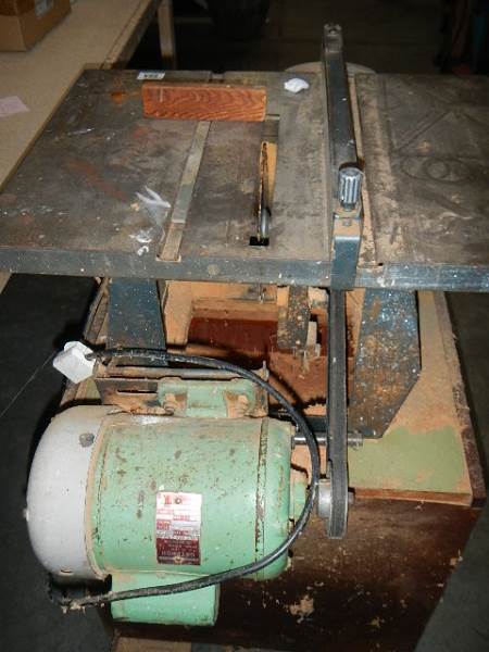A vintage 'Sutton' table saw with 'Gryphon' 0.75 HP motor in working order. - Image 3 of 3