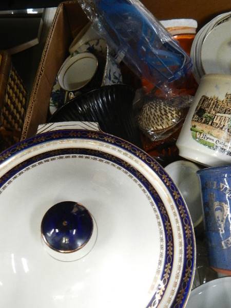 A good box of ceramic items. Collect only. - Image 3 of 3