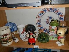 A mixed lot including frogs.