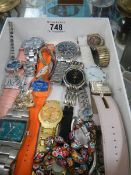 A mixed lot of wrist watches.