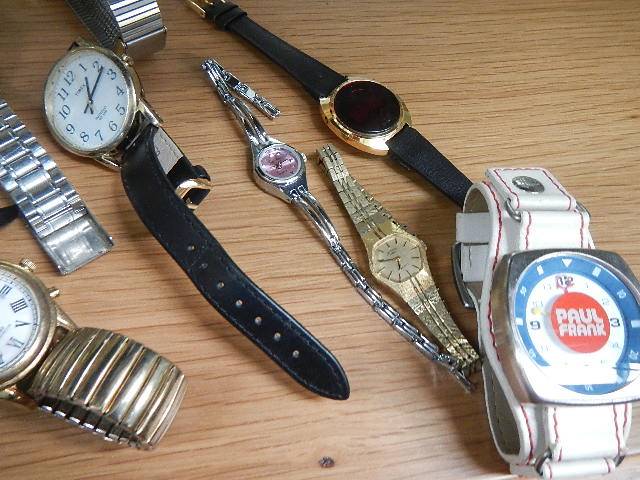 A mixed lot of ladies and gents wrist watches. - Image 3 of 3