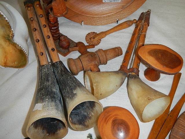 A mixed lot of wooden items including bread board. - Image 3 of 5