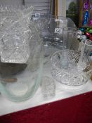 A mixed lot of glass ware.