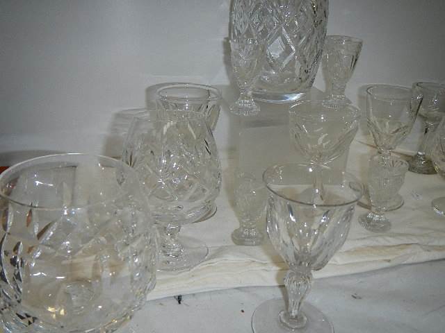 A cut glass decanter and assorted glasses. - Image 5 of 6