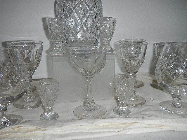 A cut glass decanter and assorted glasses. - Image 3 of 6