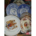 A mixed lot of commemorative plates etc.