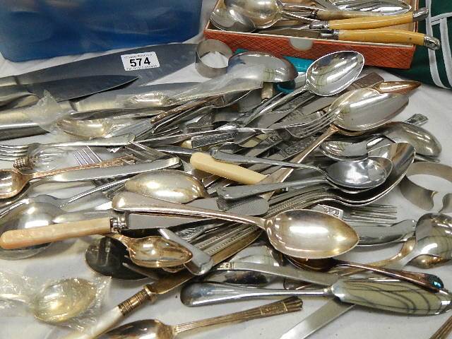 A mixed lot of cutlery. - Image 6 of 6