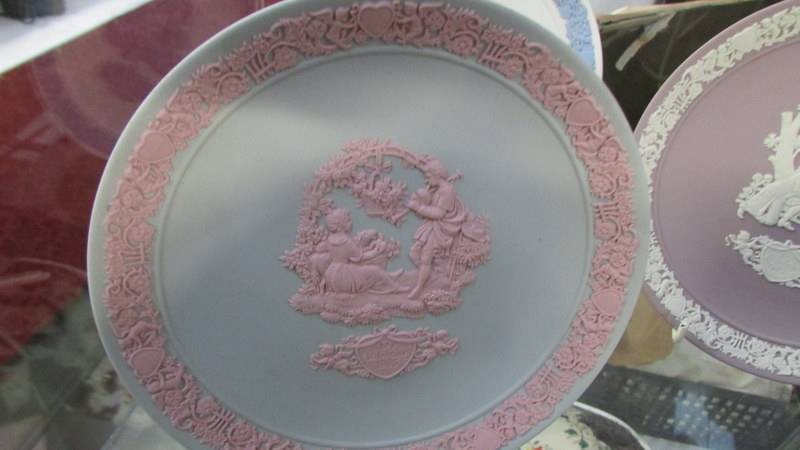 Seven Wedgwood limited edition Valentine Day plates from 1982 through to 1988. - Image 4 of 5