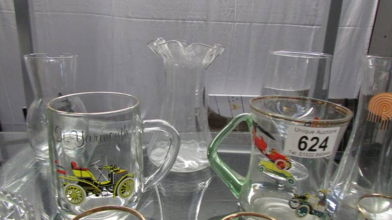 A mixed lot of glass ware including examples decorated with vintage cars. - Image 2 of 3