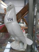 A Nao Dove figure 'Preparing for flight'