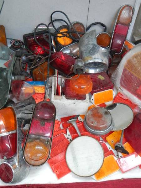 A good selection of used classic car rear light lenses and reflectors for Mini, VW Beetle etc. - Image 2 of 5