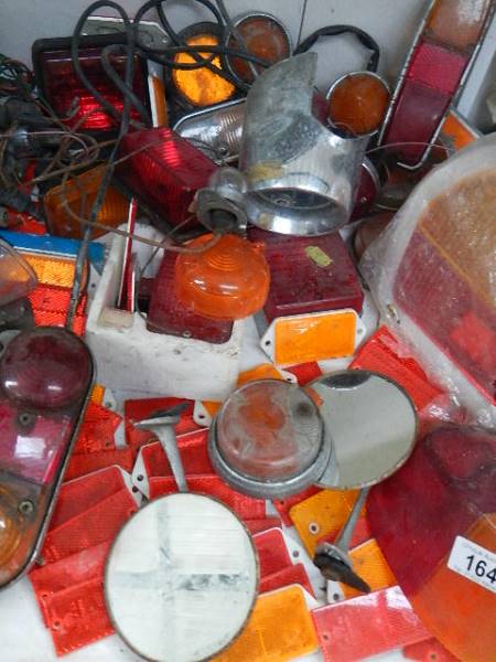 A good selection of used classic car rear light lenses and reflectors for Mini, VW Beetle etc. - Image 5 of 5