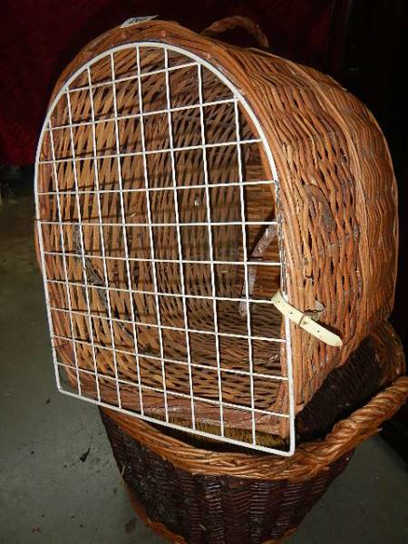 A vintage wicker cat travel basket and 2 other wicker baskets - Image 2 of 2