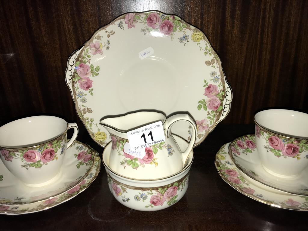 A Royal Doulton English Rose 21 piece tea set - Image 3 of 5