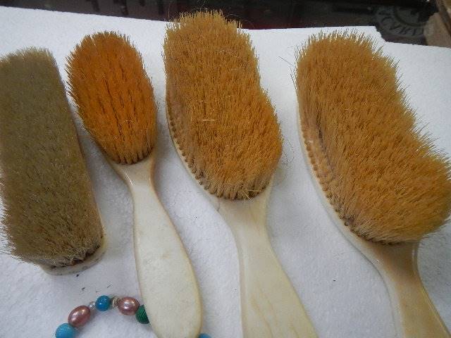 Bone handled dressing table brushes and powder compact etc - Image 4 of 4
