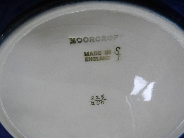A 1990 Moorcroft plate no 225/250 ****Condition report**** No damage. Diameter 22. - Image 2 of 4