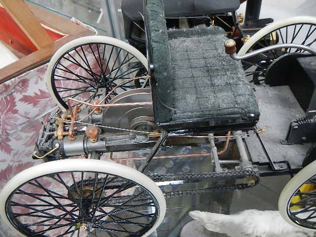 A Franklin Mint 1896 Ford quadricycle and Model T Ford - Image 2 of 2