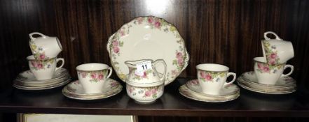 A Royal Doulton English Rose 21 piece tea set