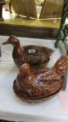 A Portmerion hen dish and a Portmerion duck dish. (Collect only).
