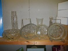 A mixed lot of glass ware.