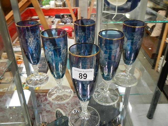 A set of 6 blue cut glass flutes/glasses - Image 3 of 3