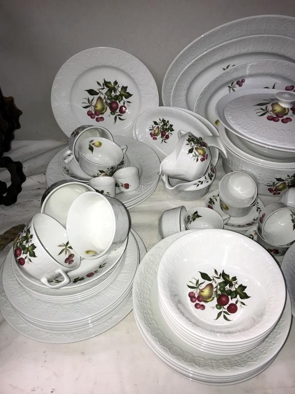 A Spanish 'Valencia' pattern dinner set. - Image 2 of 6