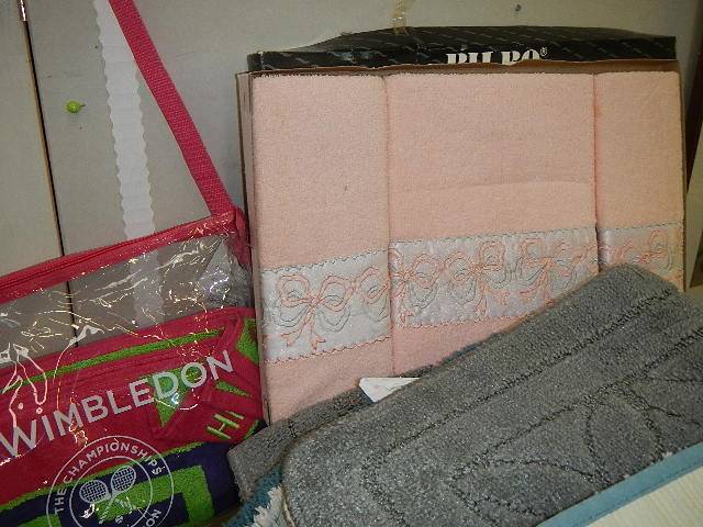 A quantity of new bath mats and towels. - Image 2 of 3