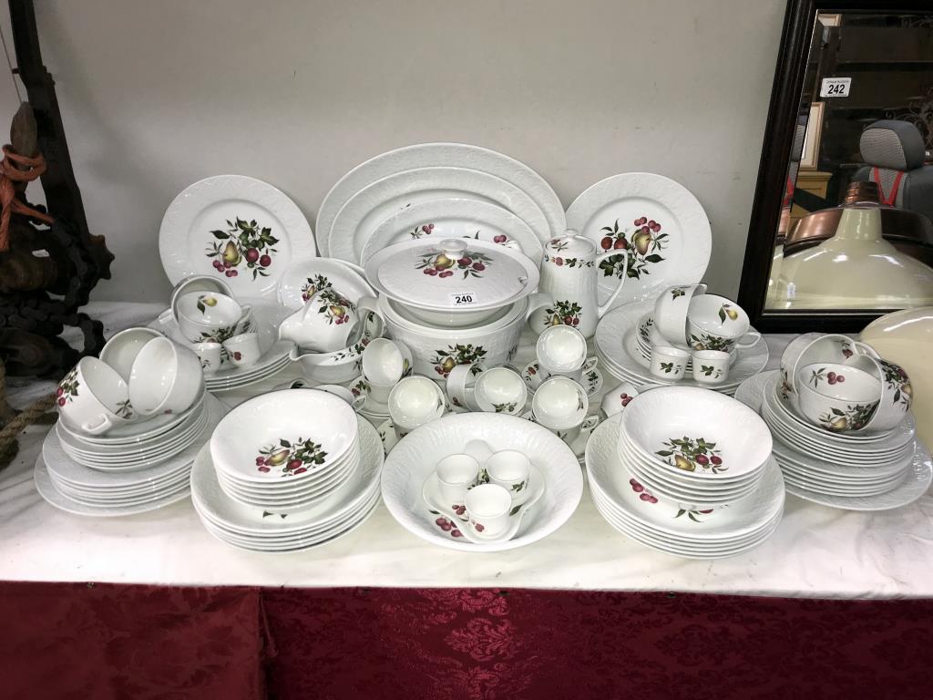 A Spanish 'Valencia' pattern dinner set.