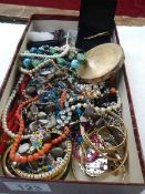 A quantity of costume jewellery