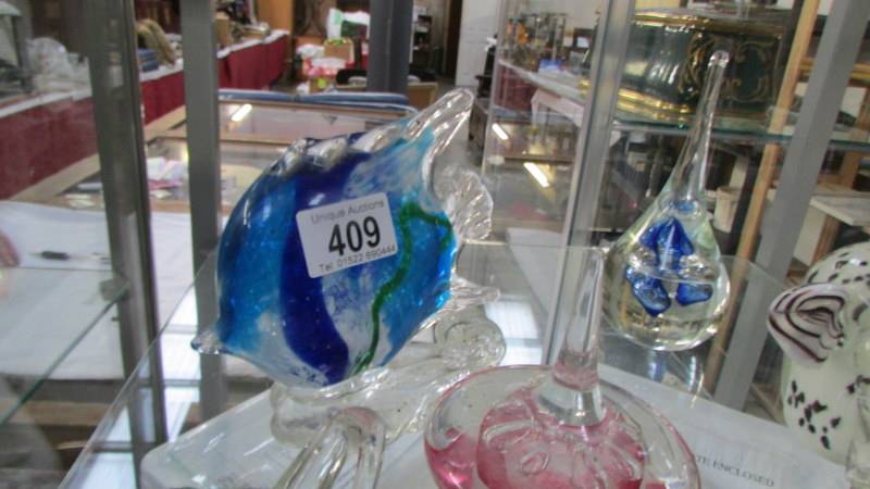 A good lot of glass paperweights. - Image 2 of 4