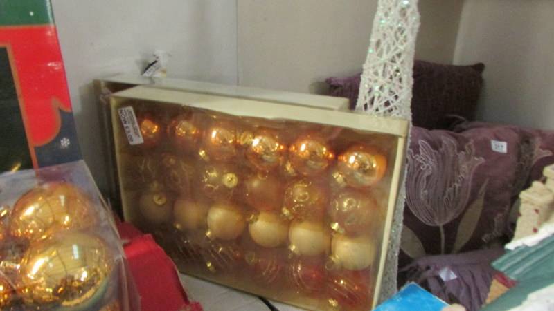 A good selection of Christmas decorations, - Image 5 of 6