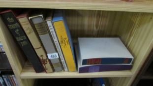 A quantity of Folio books.