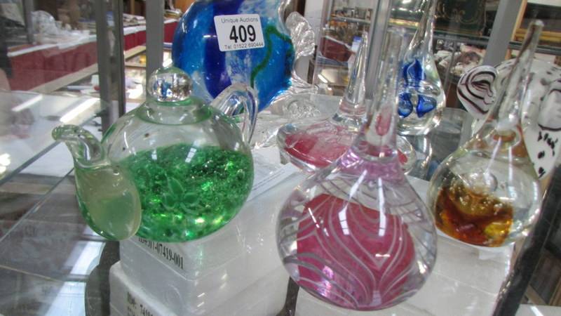A good lot of glass paperweights. - Image 3 of 4