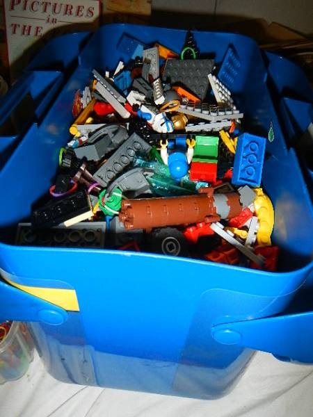 A box of Lego and two boxes of brightly coloured rubber bands. - Image 3 of 3