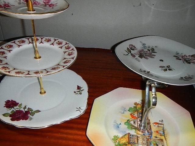 A mixed lot of cake stands. - Image 3 of 3