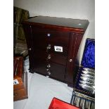A good quality mahogany effect jewellery chest.